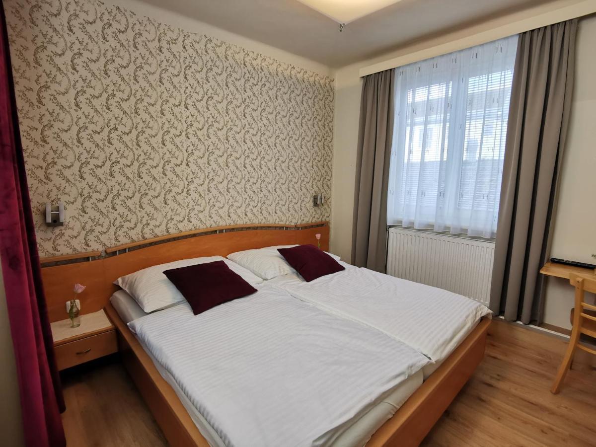 Hotel & Wirtshaus Hoedl-Kaplan Feldbach  Kamer foto