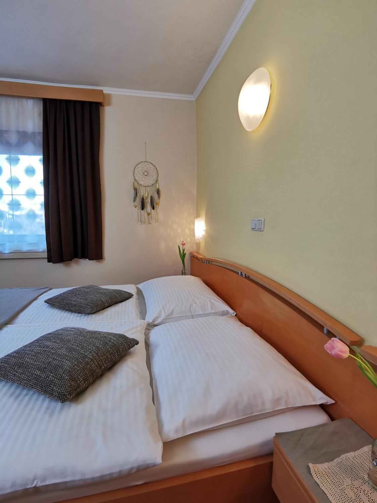 Hotel & Wirtshaus Hoedl-Kaplan Feldbach  Kamer foto
