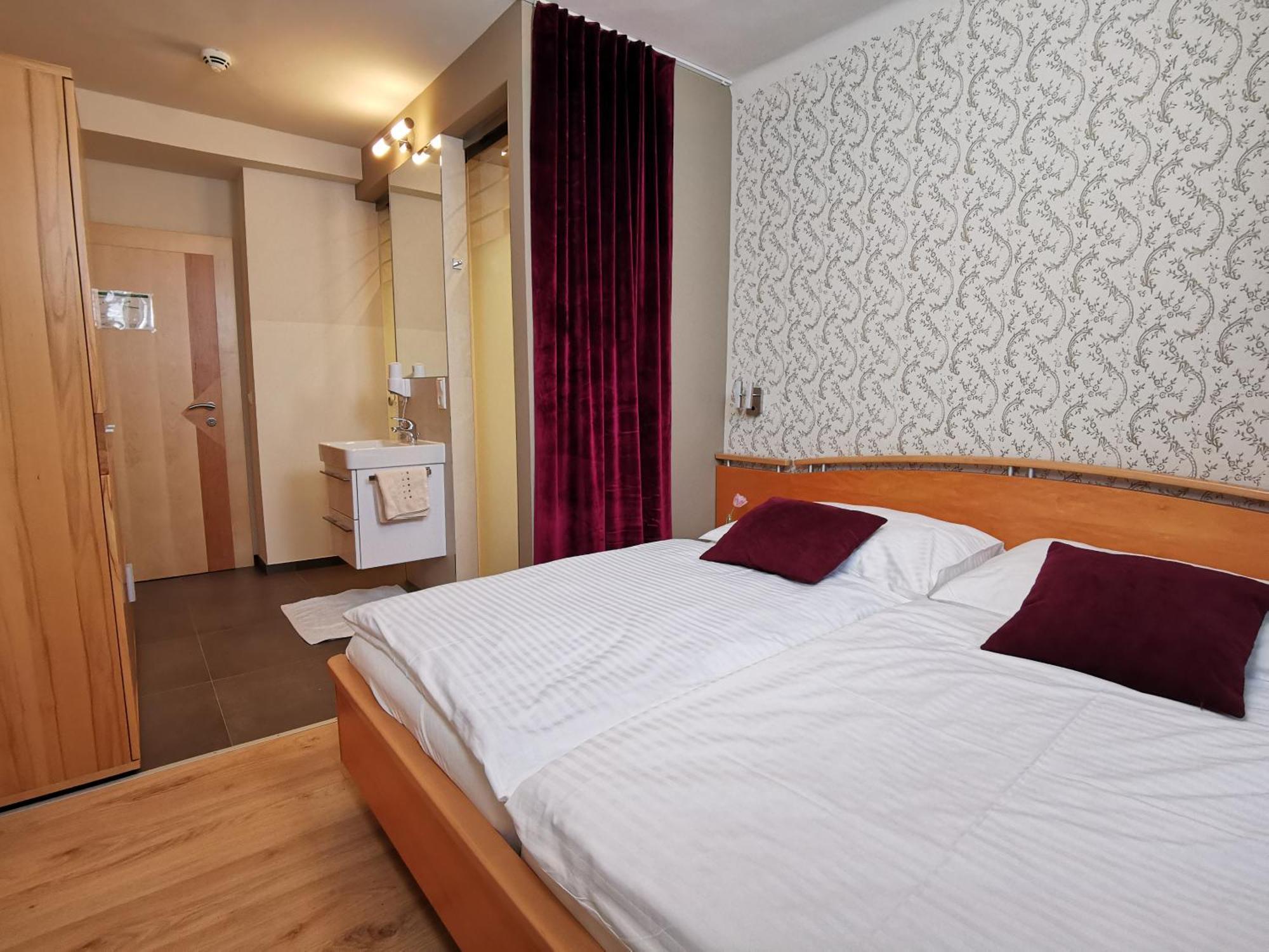 Hotel & Wirtshaus Hoedl-Kaplan Feldbach  Kamer foto